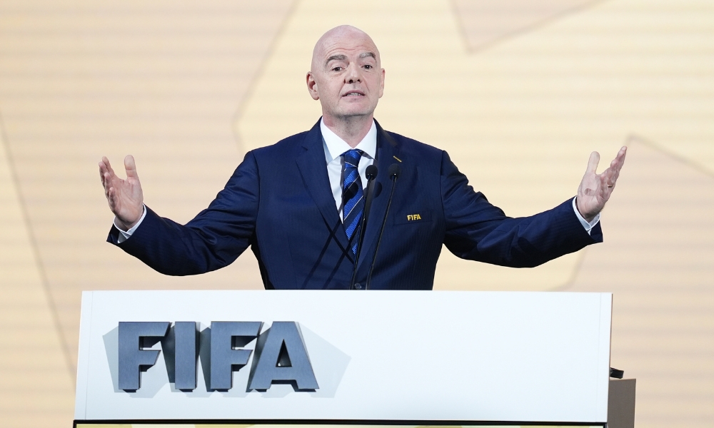 NBA正式调查伦纳德涉嫌阴阳合同，若属实，将面临禁赛1年及巨额罚款。